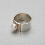 Pierścionek, obrączka srebrna z perłą