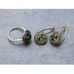VELA - pierścionek z zielonym turmalinem i czarnymi diamentami z kolczykami do kompletu