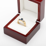 złoty sygnet-pierścionek z szafirem i brylantami