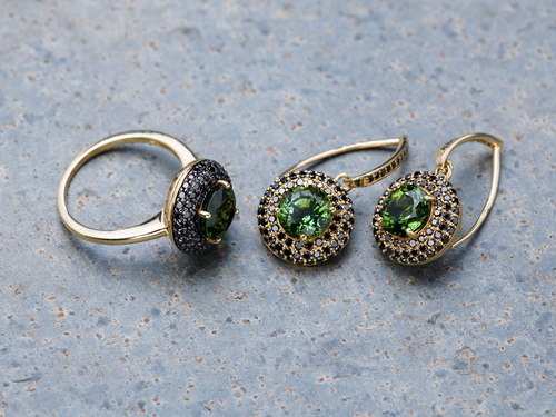 VELA - pierścionek z zielonym turmalinem i czarnymi diamentami z kolczykami do kompletu