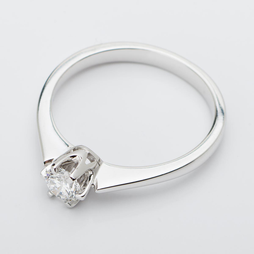 JE T'AIME - po prostu i zwyczajnie - KOCHAM czyli pierścionek z białego złota z brylantem o barwie G.