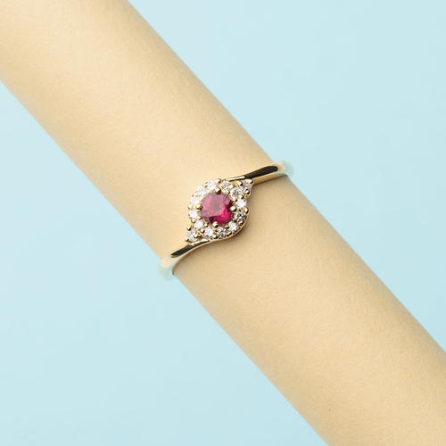 rubinowa pięknosć - pierścionek z rubinem i brylantami
